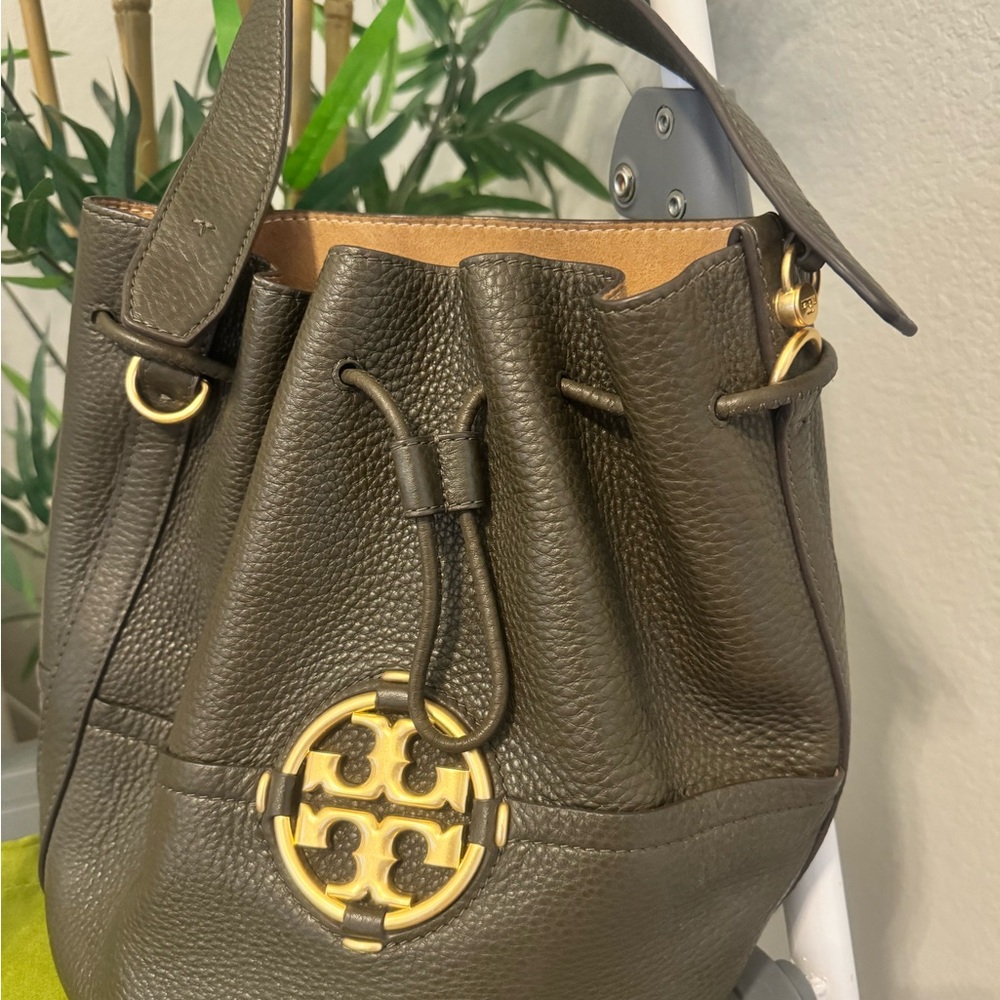 Tory Burch Olive Brown Pebbled Leather Drawstring Shoulder Bag with Gold Logo